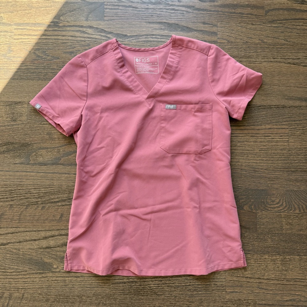 Figs Women's Short Sleeve V-Neck Top